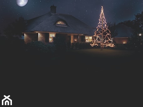 Aranżacje wnętrz - Ogród: Christmas Tree 6m - 960 LEDs - www.solarlighting.pl. Przeglądaj, dodawaj i zapisuj najlepsze zdjęcia, pomysły i inspiracje designerskie. W bazie mamy już prawie milion fotografii!