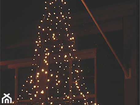Aranżacje wnętrz - Ogród: Christmas Tree 1,8M 250 LEDs - www.solarlighting.pl. Przeglądaj, dodawaj i zapisuj najlepsze zdjęcia, pomysły i inspiracje designerskie. W bazie mamy już prawie milion fotografii!