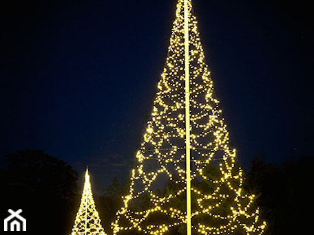 Aranżacje wnętrz - Ogród: Tree 6M - 960 Warm White LEDs - www.solarlighting.pl. Przeglądaj, dodawaj i zapisuj najlepsze zdjęcia, pomysły i inspiracje designerskie. W bazie mamy już prawie milion fotografii!