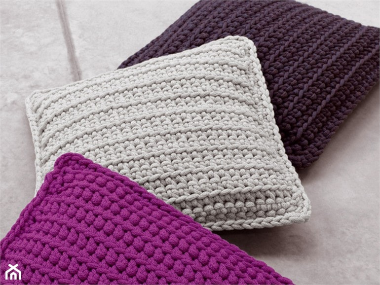 Ręcznie dziergane poduszki - zdjęcie od Milli Home - Homebook