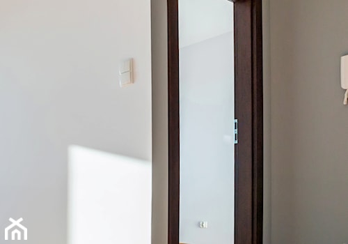 Drzwi wewnętrzne - Średni szary hol / przedpokój - zdjęcie od Stolbud Włoszczowa S.A./Grupa Koronea