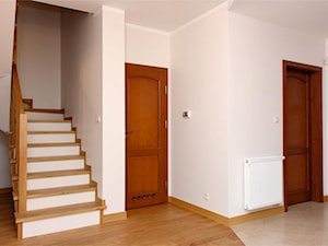 Drzwi wewnętrzne - Schody zabiegowe wachlarzowe drewniane betonowe, styl tradycyjny - zdjęcie od Stolbud Włoszczowa S.A./Grupa Koronea