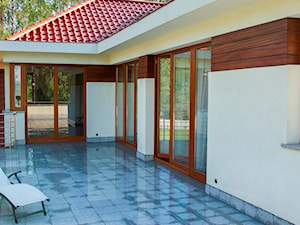 Okna - Duży taras, styl minimalistyczny - zdjęcie od Stolbud Włoszczowa S.A./Grupa Koronea