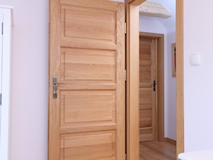 Drzwi wewnętrzne - Średni beżowy hol / przedpokój, styl tradycyjny - zdjęcie od Stolbud Włoszczowa S.A./Grupa Koronea