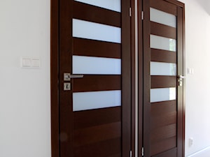 Drzwi wewnętrzne - Średni biały hol / przedpokój, styl tradycyjny - zdjęcie od Stolbud Włoszczowa S.A./Grupa Koronea