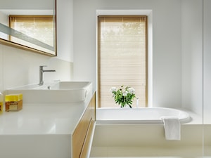 DOM TUŻ ZA MIASTEM - Mała łazienka z oknem, styl nowoczesny - zdjęcie od LOFT Magdalena Adamus