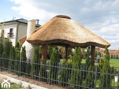 Aranżacje wnętrz - Ogród: Altana ogrodowa kryta strzechą - Sklep Gardenplanet. Przeglądaj, dodawaj i zapisuj najlepsze zdjęcia, pomysły i inspiracje designerskie. W bazie mamy już prawie milion fotografii!