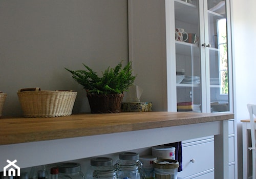kuchnia w nowej odsłonie - Mała zamknięta szara kuchnia jednorzędowa, styl prowansalski - zdjęcie od kama.z