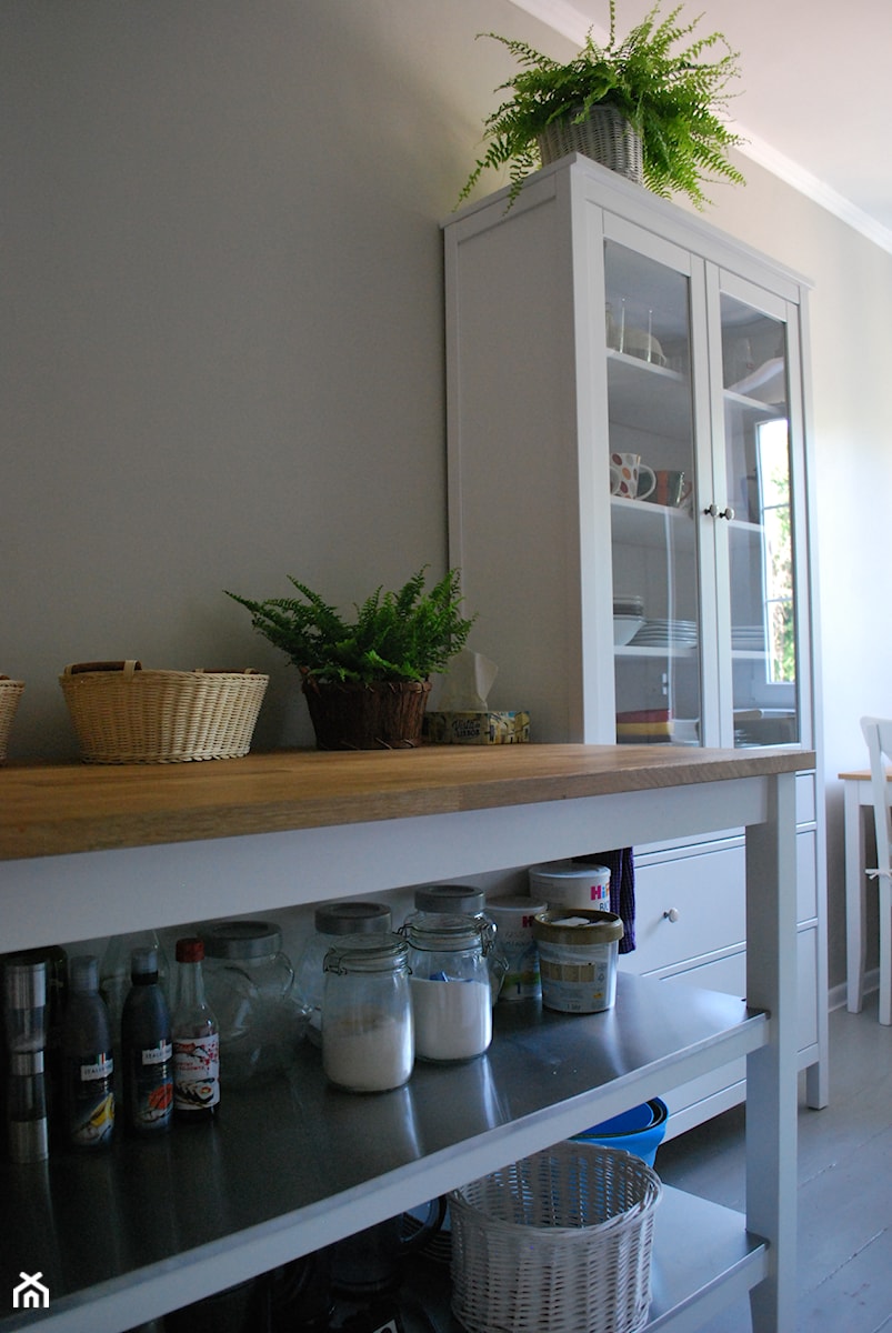 kuchnia w nowej odsłonie - Mała zamknięta szara kuchnia jednorzędowa, styl prowansalski - zdjęcie od kama.z