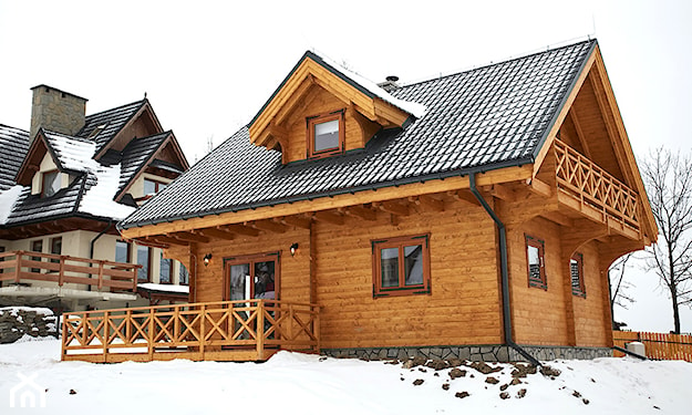 dom z drewna piętrowy 