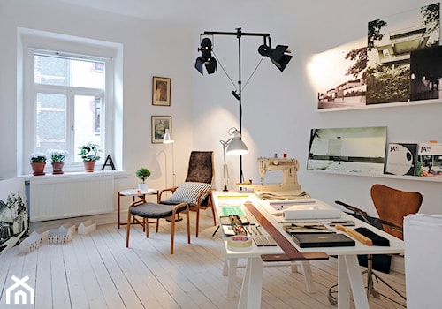Średnie białe biuro, styl skandynawski - zdjęcie od Homebook.pl