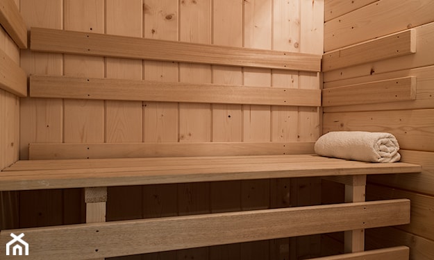 drewniany domek w górach z sauną