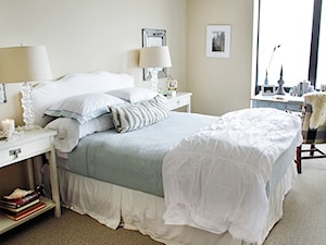 Mała beżowa sypialnia, styl tradycyjny - zdjęcie od Homebook.pl