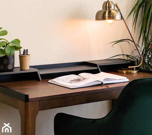 Biurko w salonie – inspiracje i pomysły na aranżację biurka w salonie