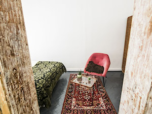 Apartament w Łodzi - Średnia biała sypialnia, styl nowoczesny - zdjęcie od Homebook.pl