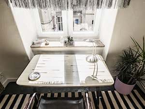 Apartament w Łodzi - Małe beżowe białe biuro, styl nowoczesny - zdjęcie od Homebook.pl