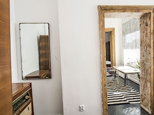 Apartament w Łodzi - Mała biała sypialnia, styl nowoczesny - zdjęcie od Homebook.pl