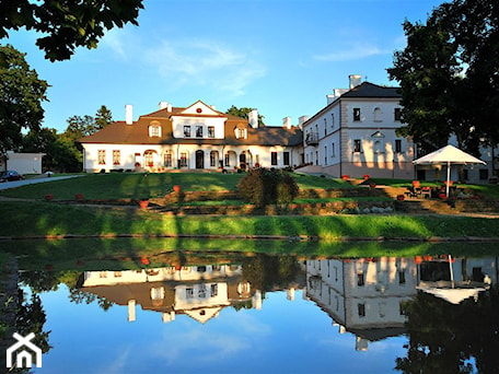 Aranżacje wnętrz - Wnętrza publiczne: Dwór Kombornia Hotel&Spa - Wnętrza publiczne - Homebook.pl. Przeglądaj, dodawaj i zapisuj najlepsze zdjęcia, pomysły i inspiracje designerskie. W bazie mamy już prawie milion fotografii!