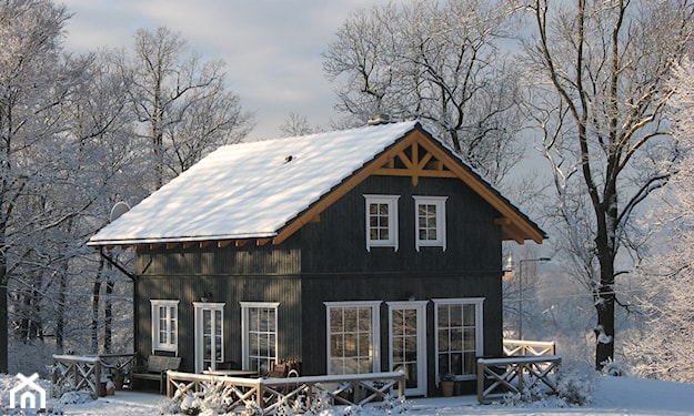 niebieski drewniany dom w Karkonoszach