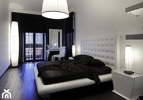 Średnia biała sypialnia z balkonem / tarasem, styl nowoczesny - zdjęcie od Homebook.pl