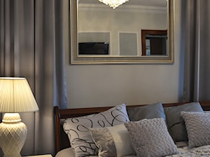 Sypialnia w eleganckich szarościach - Mała szara sypialnia, styl tradycyjny - zdjęcie od Lumiere Design