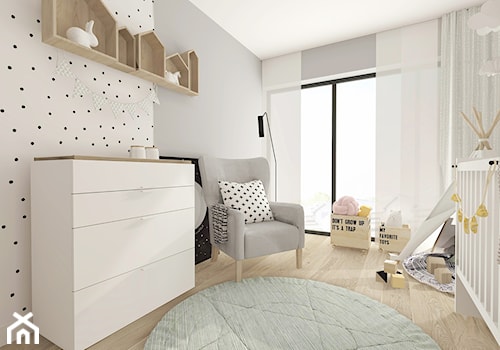 Średni biały szary pokój dziecka dla niemowlaka dla chłopca, styl skandynawski - zdjęcie od INTERJO Projektowanie Wnętrz