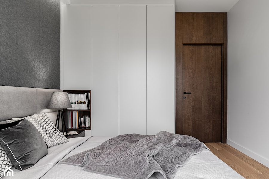 Apartament Altoria 2 - Gdynia - Średnia szara sypialnia, styl nowoczesny - zdjęcie od Anna Serafin Architektura Wnętrz
