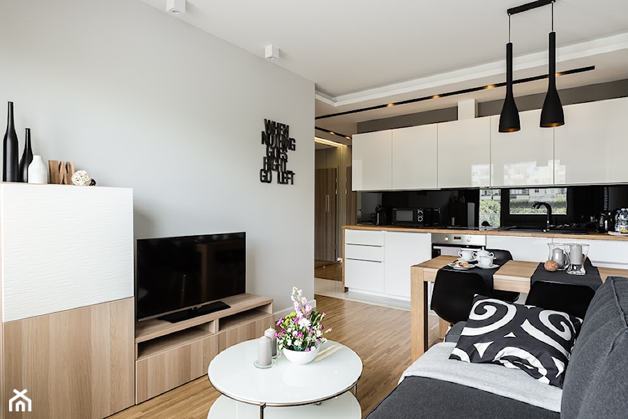 Mieszkanie wakacyjne styl skandynawski - Aviator - Gdańsk - Średni biały salon z kuchnią, styl nowoczesny - zdjęcie od Anna Serafin Architektura Wnętrz