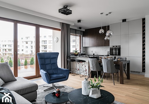 Apartament Altoria 2 - Gdynia - Średni biały salon z kuchnią z jadalnią z tarasem / balkonem z barkiem, styl nowoczesny - zdjęcie od Anna Serafin Architektura Wnętrz