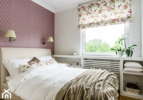 Mała brązowa szara sypialnia, styl glamour - zdjęcie od Anna Serafin Architektura Wnętrz