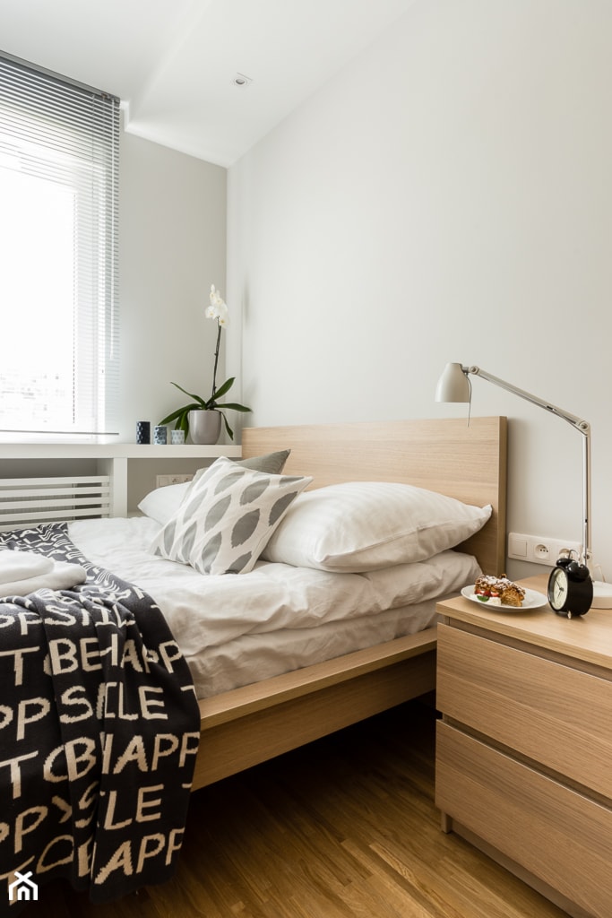 Mieszkanie wakacyjne styl skandynawski - Aviator - Gdańsk - Średnia biała sypialnia, styl nowoczesny - zdjęcie od Anna Serafin Architektura Wnętrz
