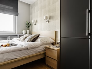 Mieszkanie wakacyjne styl nowojorski – Aviator – Gdańsk - Mała szara sypialnia, styl nowoczesny - zdjęcie od Anna Serafin Architektura Wnętrz