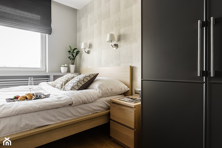 Mieszkanie wakacyjne styl nowojorski – Aviator – Gdańsk - Mała szara sypialnia, styl nowoczesny - zdjęcie od Anna Serafin Architektura Wnętrz