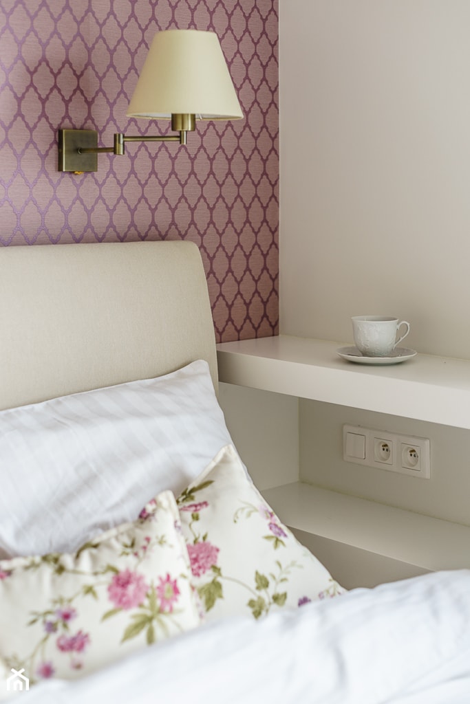 Biała różowa sypialnia, styl glamour - zdjęcie od Anna Serafin Architektura Wnętrz
