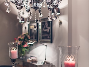 Jadalnia - Mała szara jadalnia jako osobne pomieszczenie, styl glamour - zdjęcie od VAVASIS