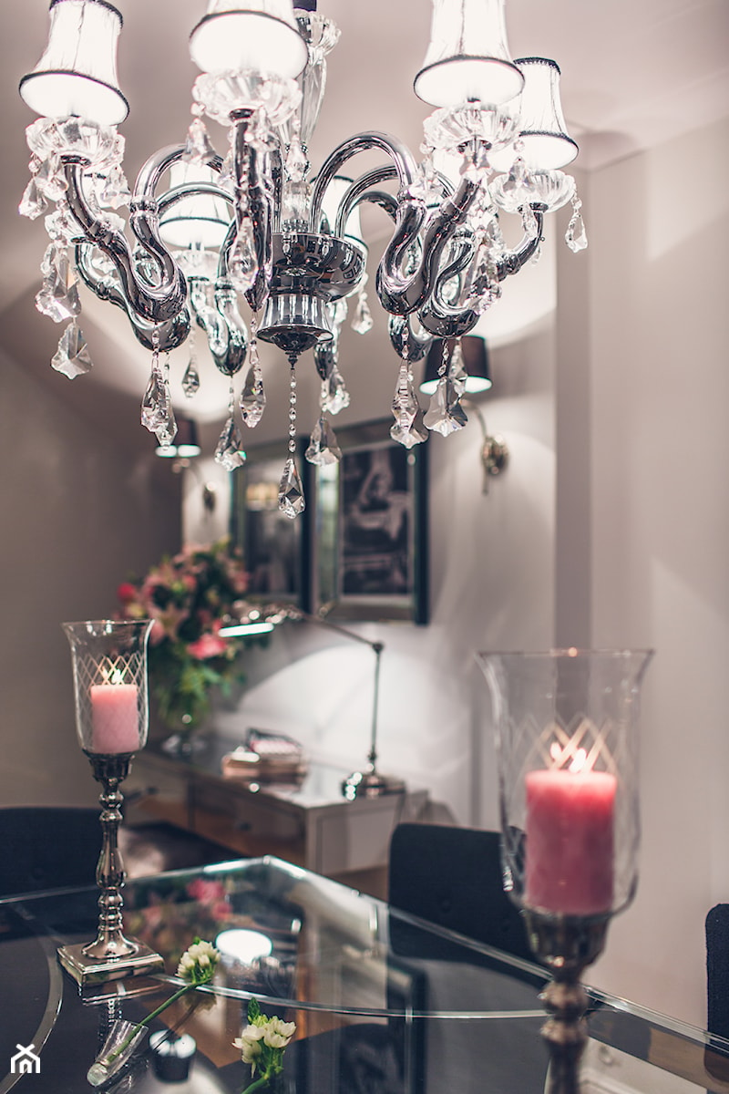 Jadalnia - Mała szara jadalnia jako osobne pomieszczenie, styl glamour - zdjęcie od VAVASIS