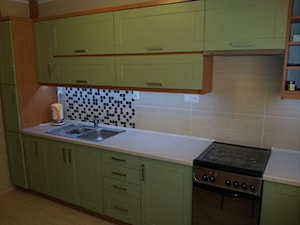 Mieszkanie2 - Średnia z lodówką wolnostojącą z nablatowym zlewozmywakiem kuchnia jednorzędowa - zdjęcie od GrupaPartner