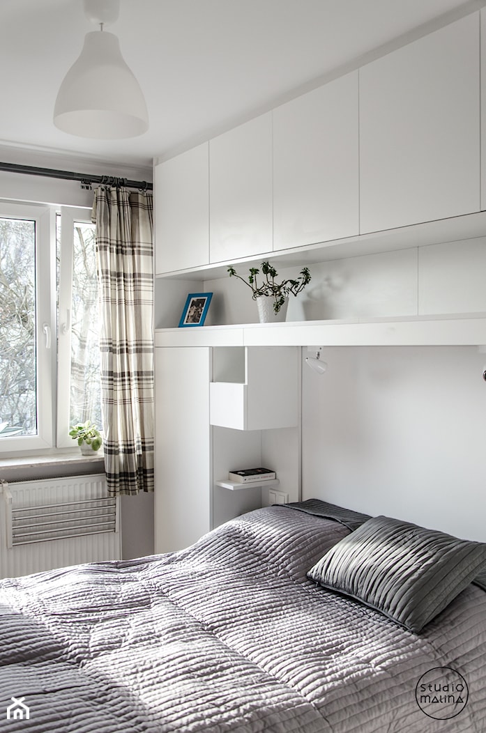 Metamorfozy - Średnia biała sypialnia, styl skandynawski - zdjęcie od Studio Malina – Architekci & Projektanci wnętrz - Homebook