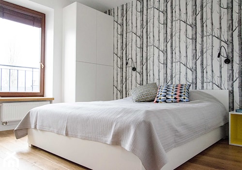 REALIZACJA | pomiędzy dwoma miastami – mieszkanie - Średnia biała czarna sypialnia, styl skandynawski - zdjęcie od Studio Malina – Architekci & Projektanci wnętrz