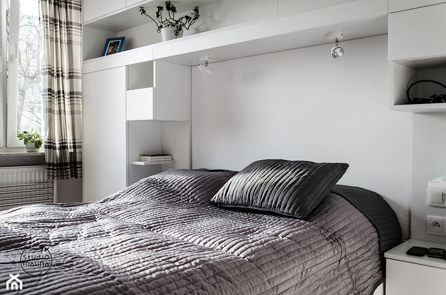 Realizacja | Skandynawskie mieszkanie dla pary z kotem - Mała biała sypialnia, styl skandynawski - zdjęcie od Studio Malina – Architekci & Projektanci wnętrz