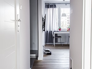 Realizacja | Skandynawskie mieszkanie dla pary z kotem - Mała biała jadalnia jako osobne pomieszczenie, styl skandynawski - zdjęcie od Studio Malina – Architekci & Projektanci wnętrz