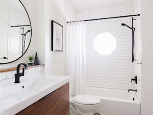 Inspiracje: Biało-czarna łazienka - Mała bez okna z lustrem łazienka, styl vintage - zdjęcie od Small world of design