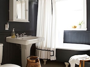 Inspiracje: Biało-czarna łazienka - Mała z lustrem łazienka z oknem, styl vintage - zdjęcie od Small world of design