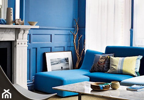 Kolor i deseń: Kolor miesiąca - niebieski - Mały niebieski turkusowy salon, styl vintage - zdjęcie od Small world of design