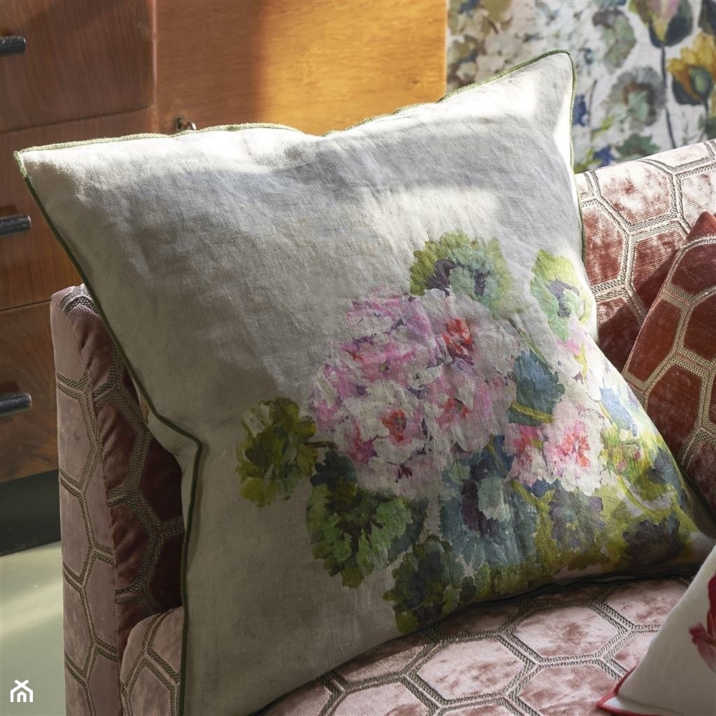 Poduszka dekoracyjna Designers Guild Grandiflora Rose Epice - zdjęcie od PODPIERZYNĄ - Homebook