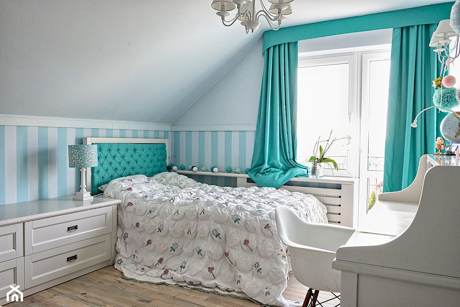 pokój księżniczki - Średni biały miętowy pokój dziecka dla nastolatka dla dziewczynki, styl tradycyjny - zdjęcie od Małgorzata Kamińska Projektant wnętrz