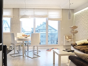 Wnętrza prywatne - Mały biały szary salon z jadalnią, styl nowoczesny - zdjęcie od MONTARI