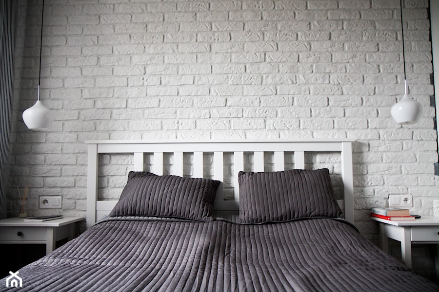 Szare wnętrze z dodatkami - Średnia biała sypialnia - zdjęcie od ayadesign