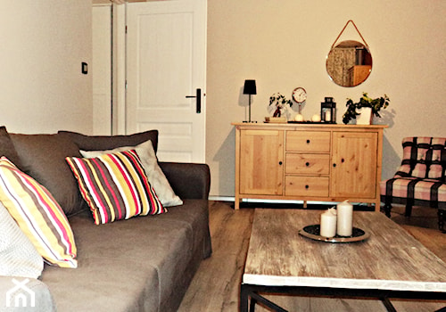 Własny kawałek podłogi :) - Mały biały brązowy salon, styl skandynawski - zdjęcie od Agata Kmiecik