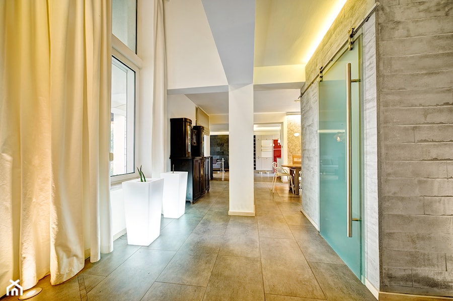 Dom z widokiem na antyki - Hol / przedpokój, styl minimalistyczny - zdjęcie od MooKoo Design